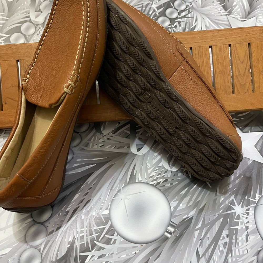 Men’s wave venet loafers.